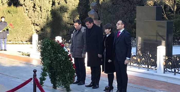 Delegations participating at the Six Meeting of the Ministers in charge of Economy of the Turkic Council visited Alley of Honorary Burial and Martyr’s Alley in Baku.