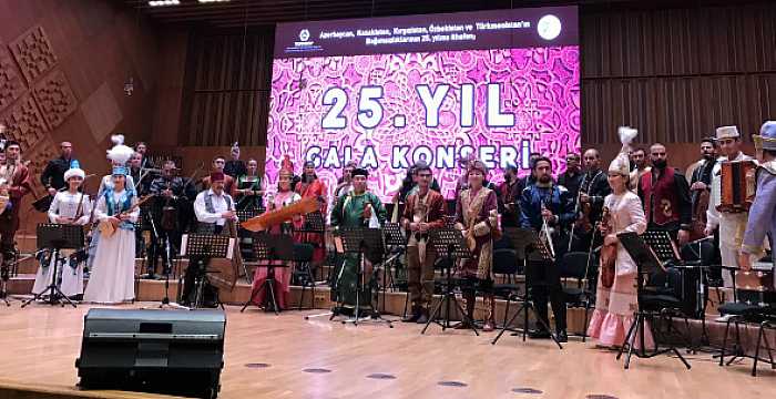 Türk Keneşi Proje Direktörü Assan Mazhitov, Türk Cumhuriyetlerinin bağımsızlıklarının 25. yılına ithafen TÜRKSOY tarafından düzenlenen Gala Konserine katılmıştır.