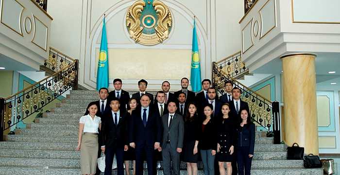 Genç Diplomatlar, Kazakistan Cumhuriyeti Dışişleri Bakanlığı ve Türk Akademisi’ne ziyarette bulundular.