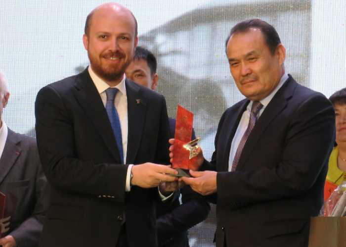 Türk Konseyi Genel Sekreteri, geleneksel sporların gelişimine katkılarından dolayı “Devlet Adamı” ödülüne layık görüldü.