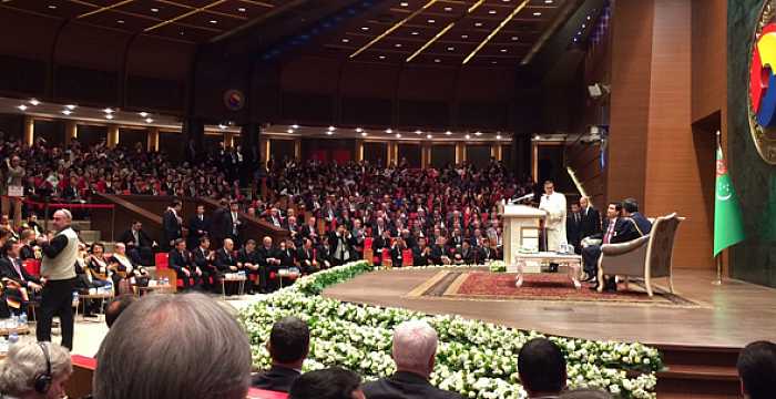 Türkmenistan Cumhurbaşkanı Sayın Gurbanguli Berdimuhammedov`a Türkiye Odalar ve Borsalar Birliği tarafından düzenlenen bir törenle Fahri Doktora takdim edilmiştir.