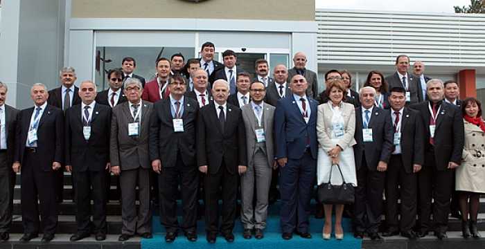 Türk Keneşi Türk Üniversiteler Birliğinin Birinci Genel Kurulu Atatürk Üniversitesi Evsahipliğinde Gerçekleştirilmiştir. 