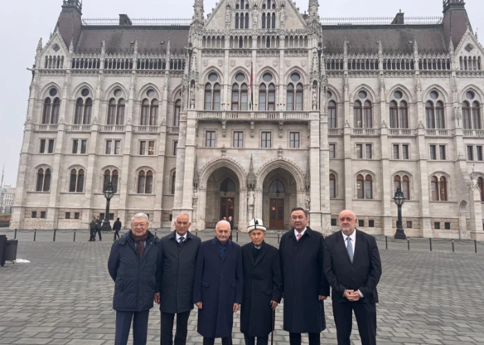 Genel Sekreter ve Aksakallar Konseyi Macaristan Ulusal Meclisini ziyaret etti